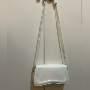 Elegant White Wavy Flap Shoulder Bag